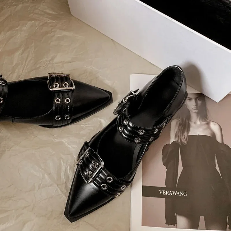 Casual Sandal Leather - Sepatu Wanita Desainer Mewah Hak Rendah